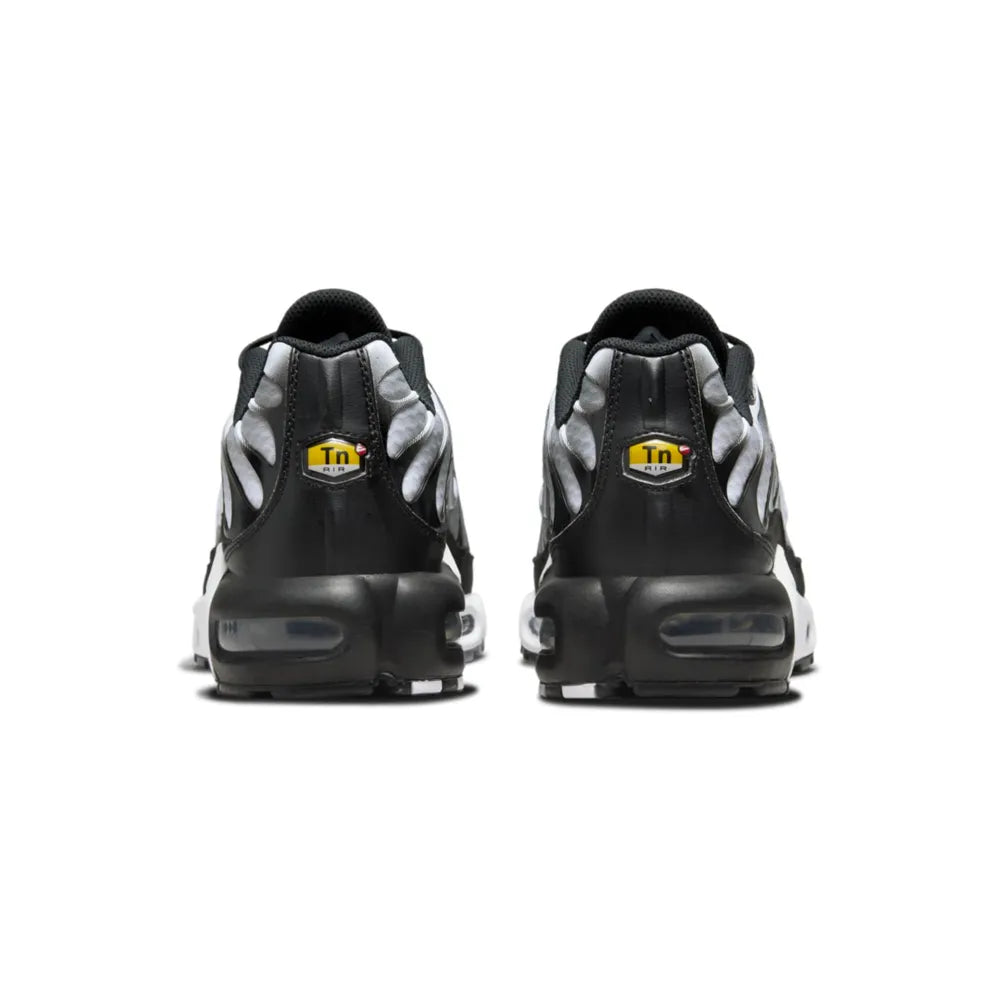 Tênis Nike Air Max Plus Preto e Branco